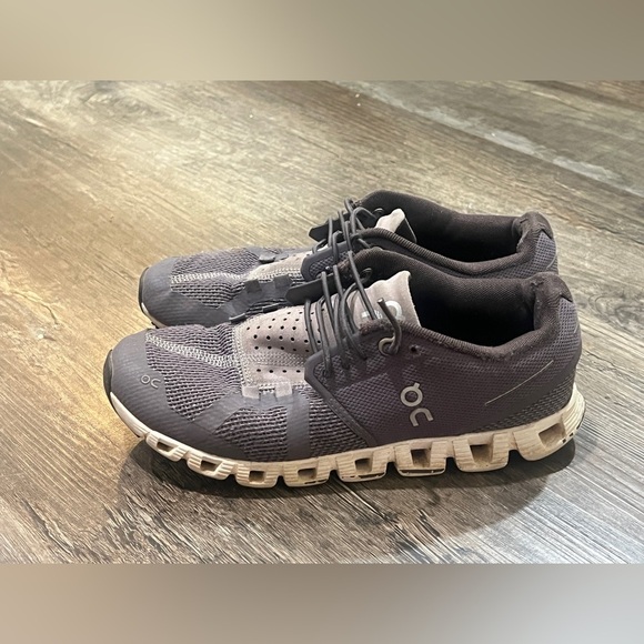 FINAL PRICE Ladies On Cloud Athletic Shoes - Picture 2 of 8